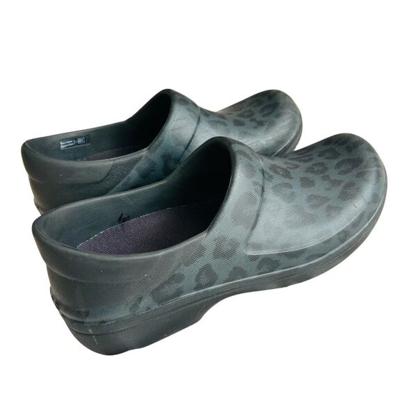 Crocs Neria Pro II Slip Resistant Work Clog Black Leopard Women's 10 Nurse Teach - Picture 9 of 9